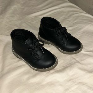 Toddler boys lace up boots